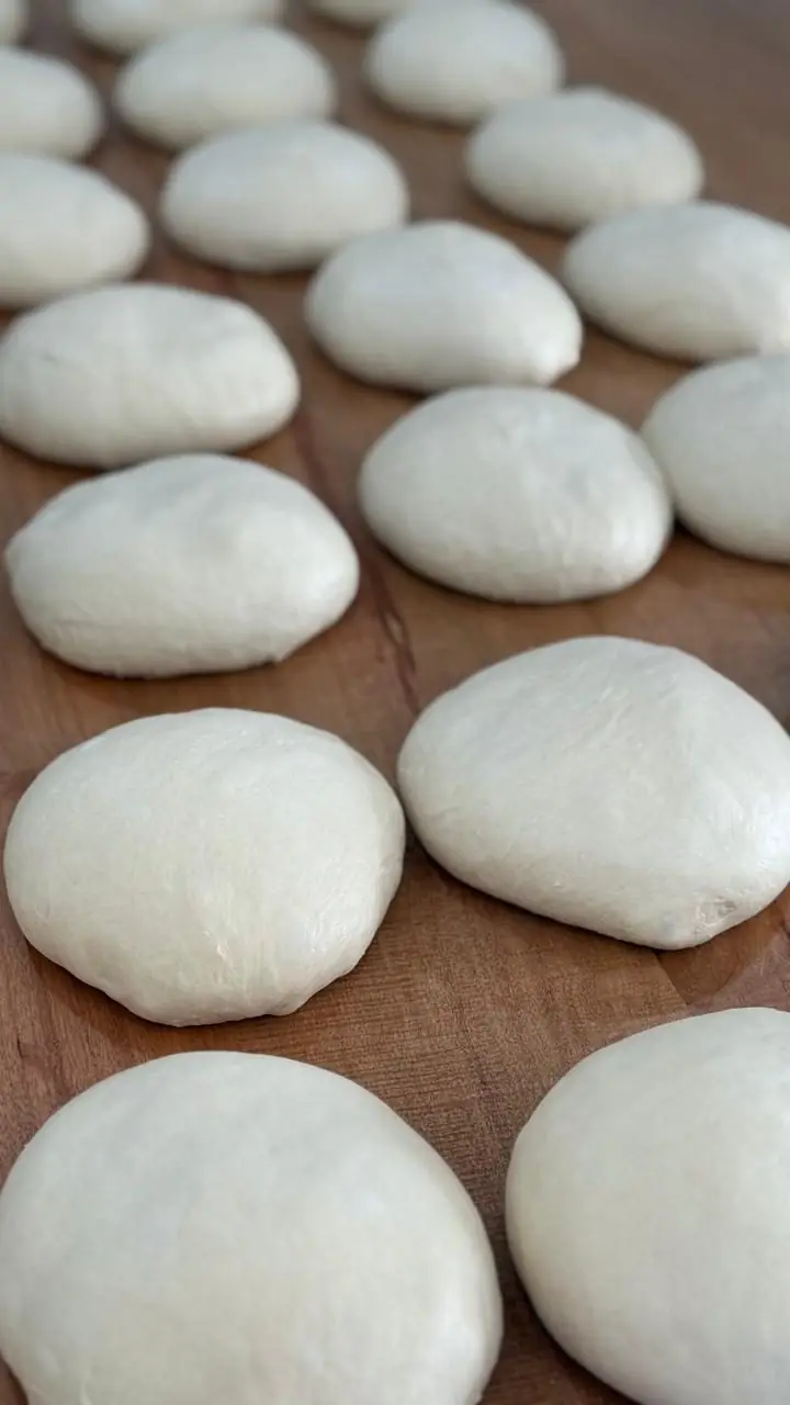 Bollos de masa leudando